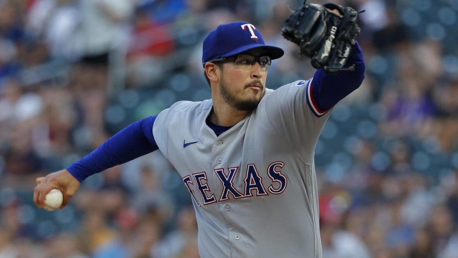 Win streak over, Rangers try to even series vs. Guardians