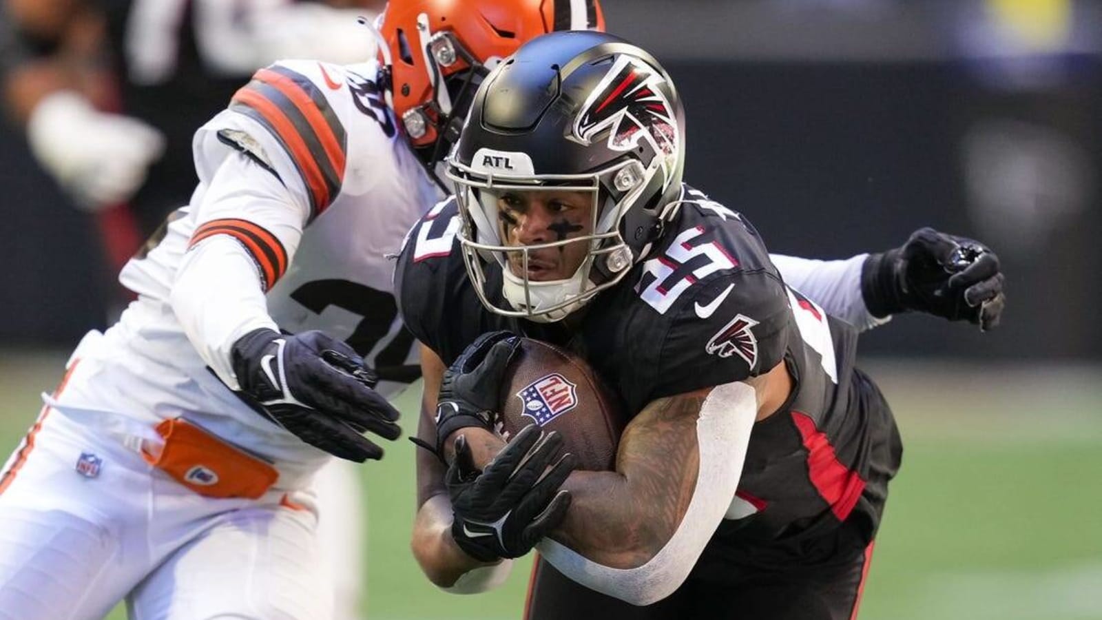 Falcons beat Browns behind Dee Alford&#39;s game-clinching pick