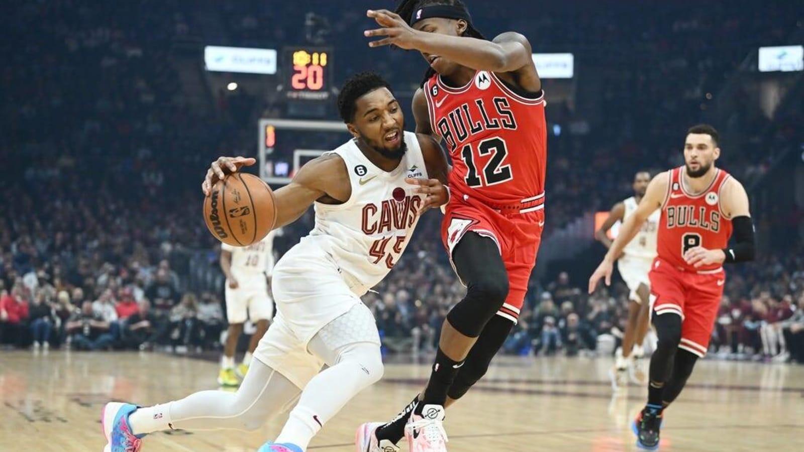 Cavs dominate 4th quarter to beat Bulls, win sixth straight