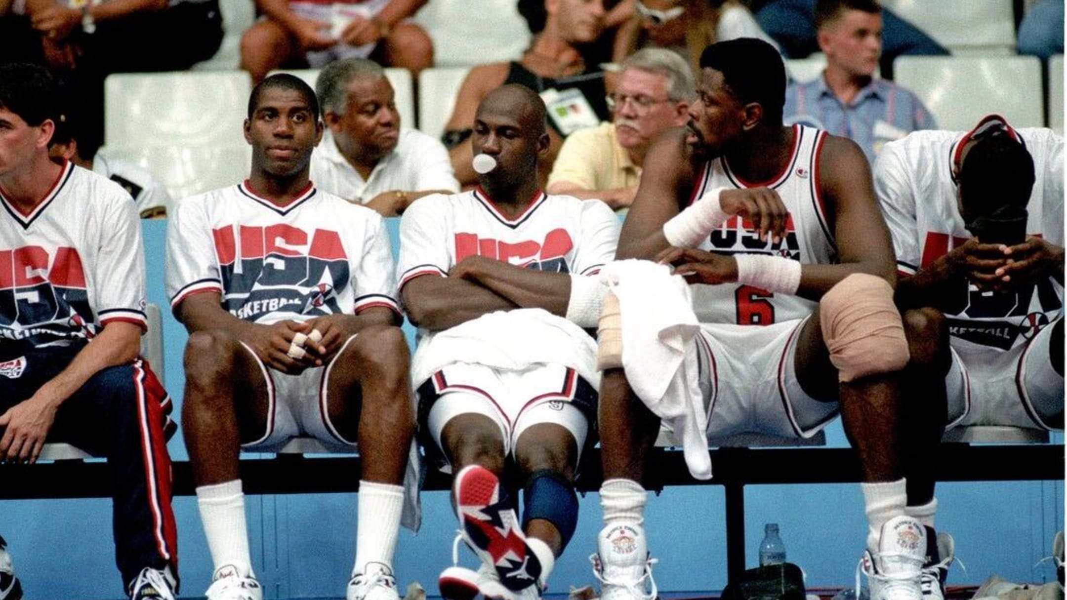 Karl Malone auctions Michael Jordan's jersey, other Dream Team memorabilia  / News 