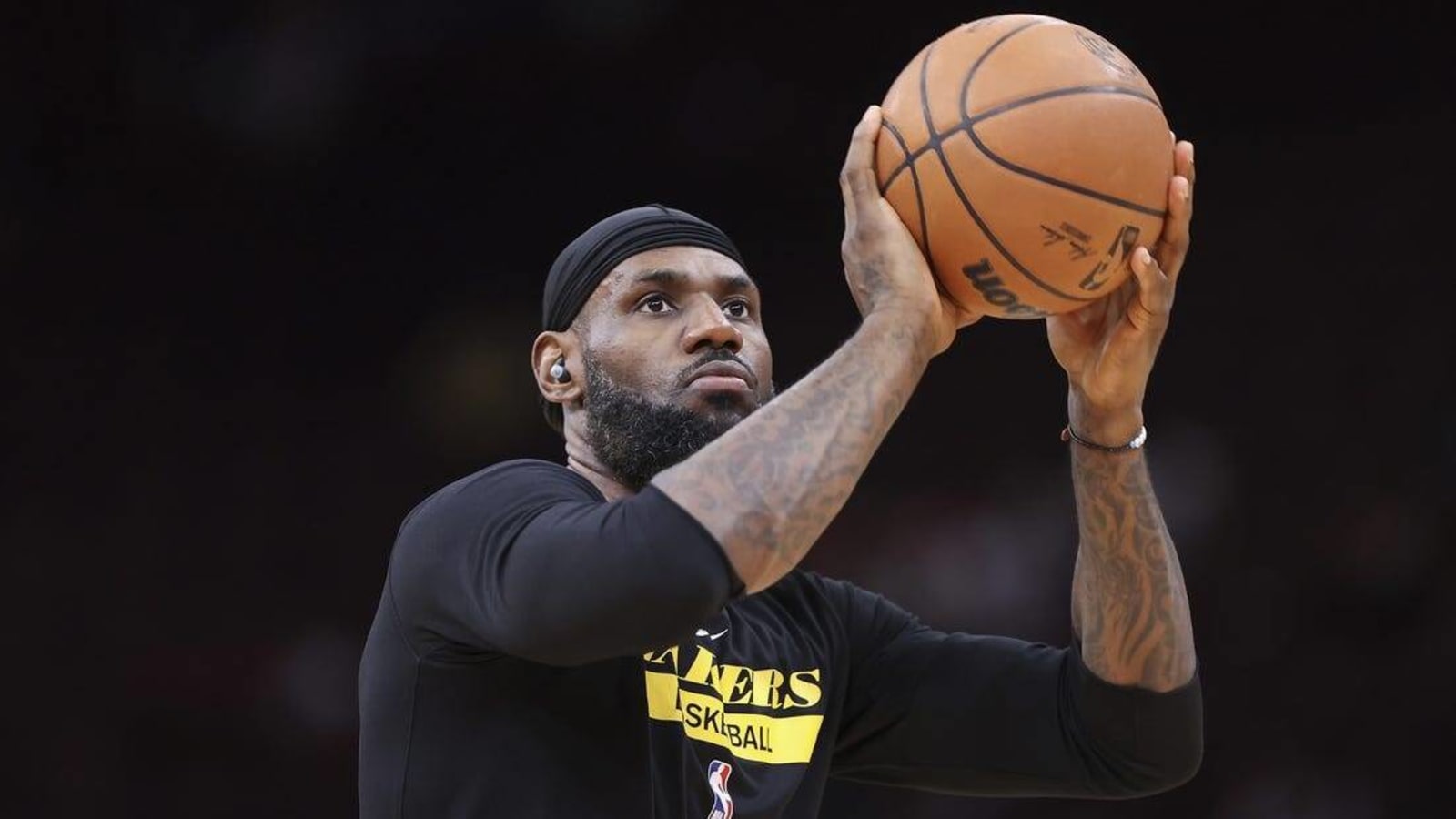 Lakers expect LeBron back ‘at some point’ this season