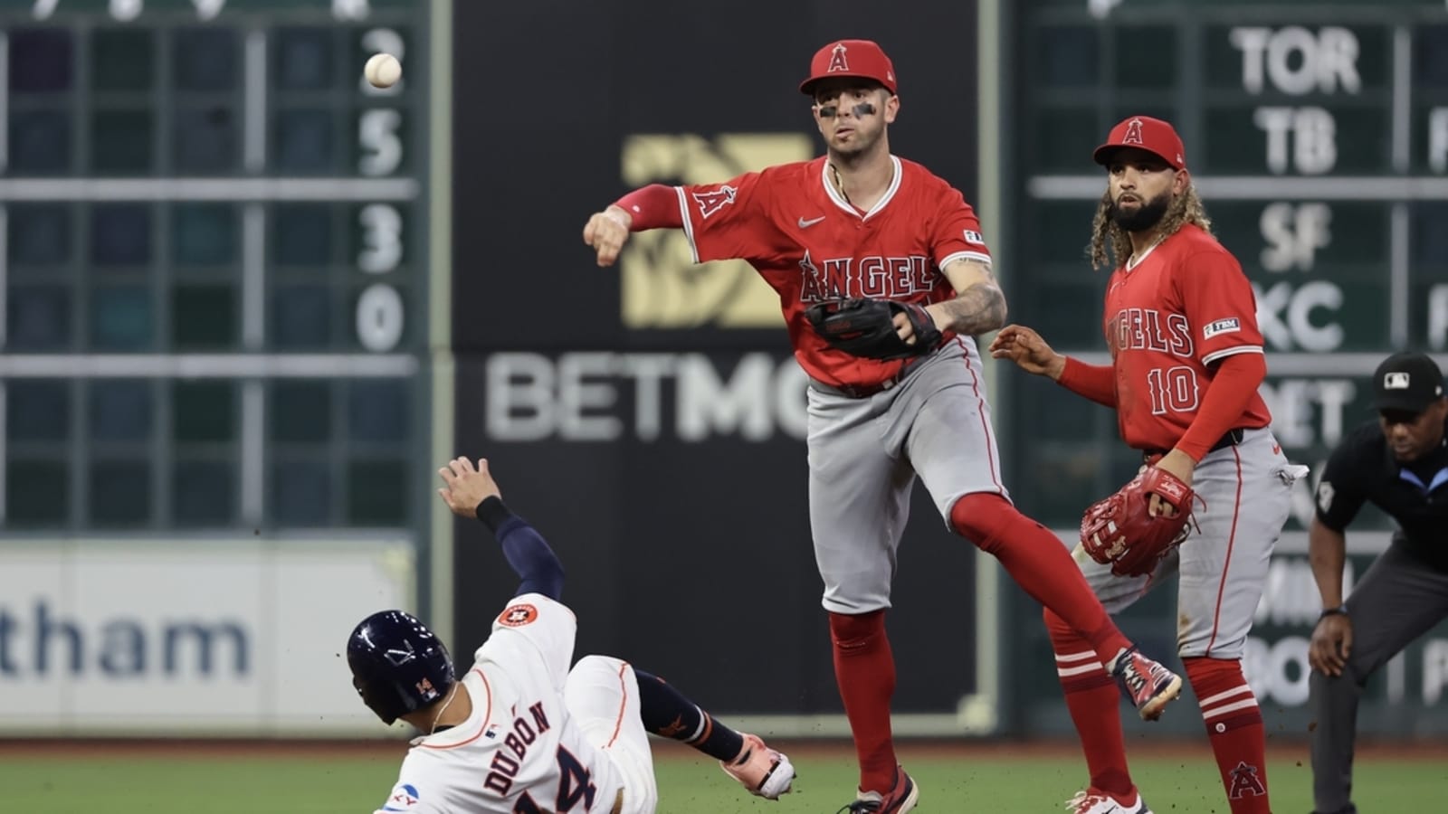 Yordan Alvarez, Kyle Tucker power Astros past Angels