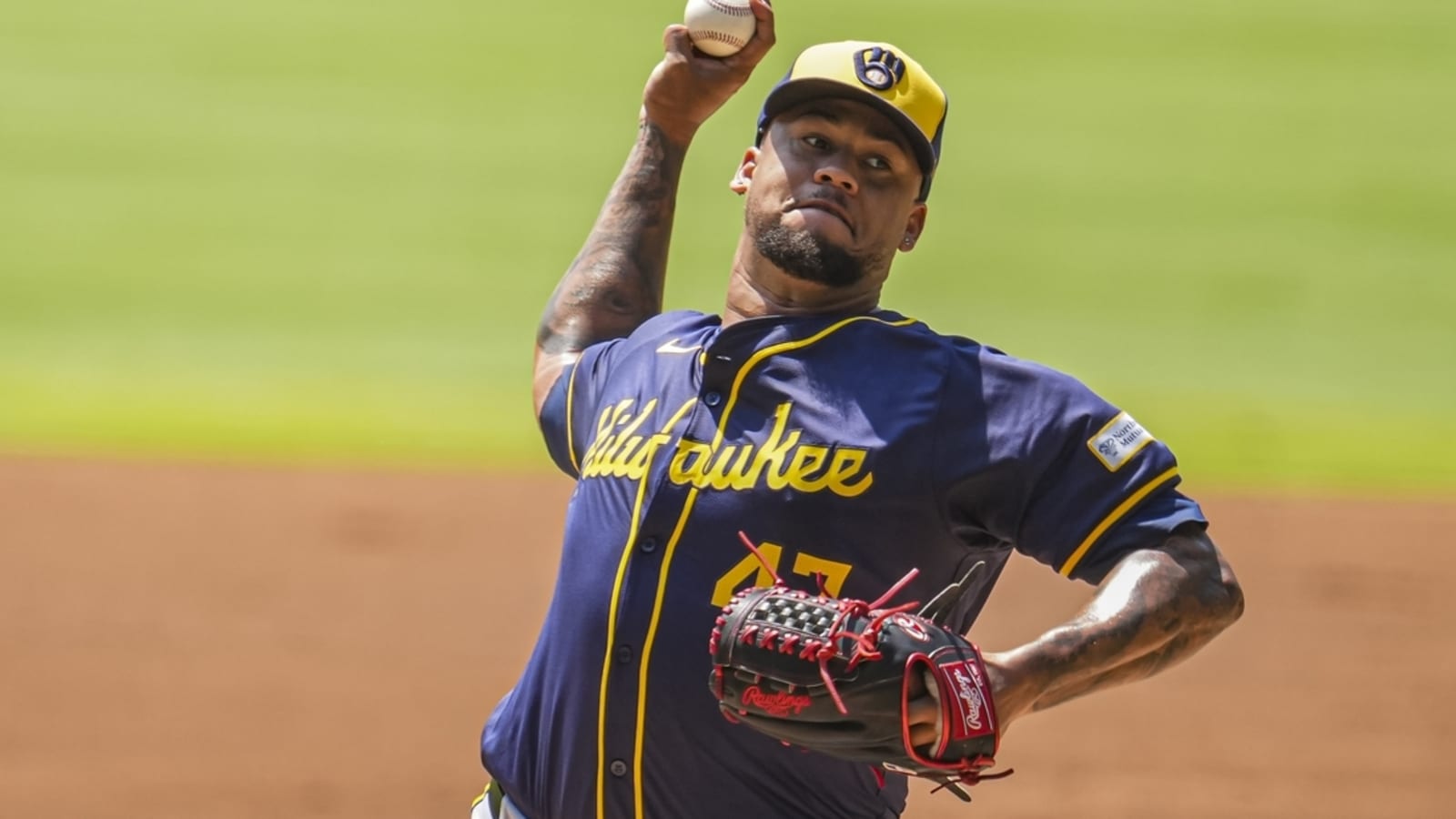 Brewers aim to widen NL Central lead over Cardinals