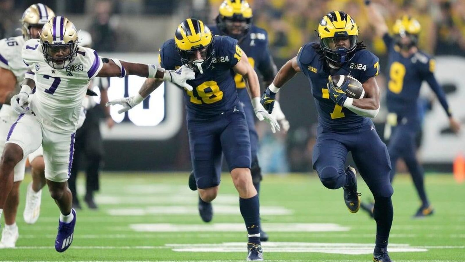 Michigan RB Donovan Edwards returning for 2024