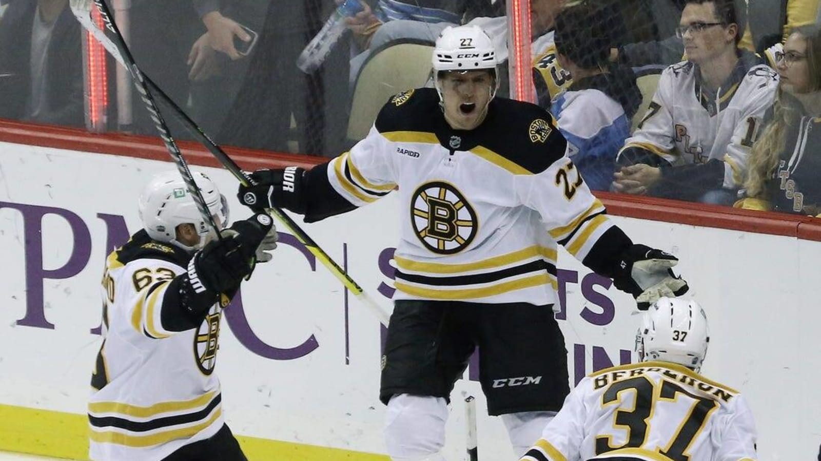 Bruins storm back, stun Penguins in OT for sixth straight win