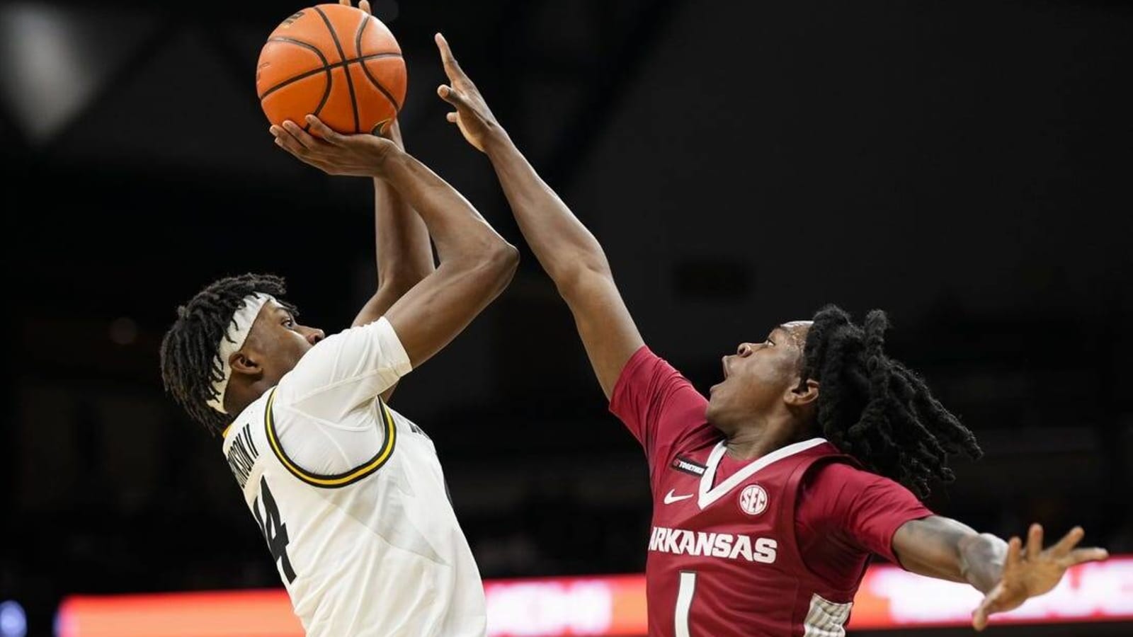 Arkansas gets past Mizzou in matchup of slumping teams