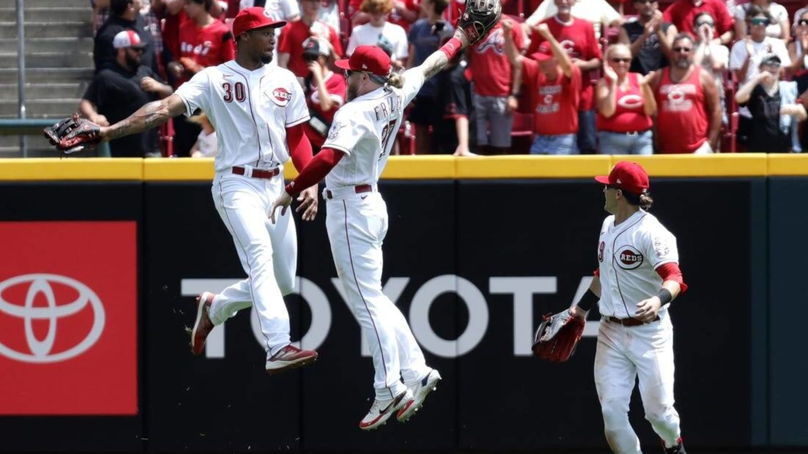 MLB roundup: Reds sweep Rockies, win 11th straight