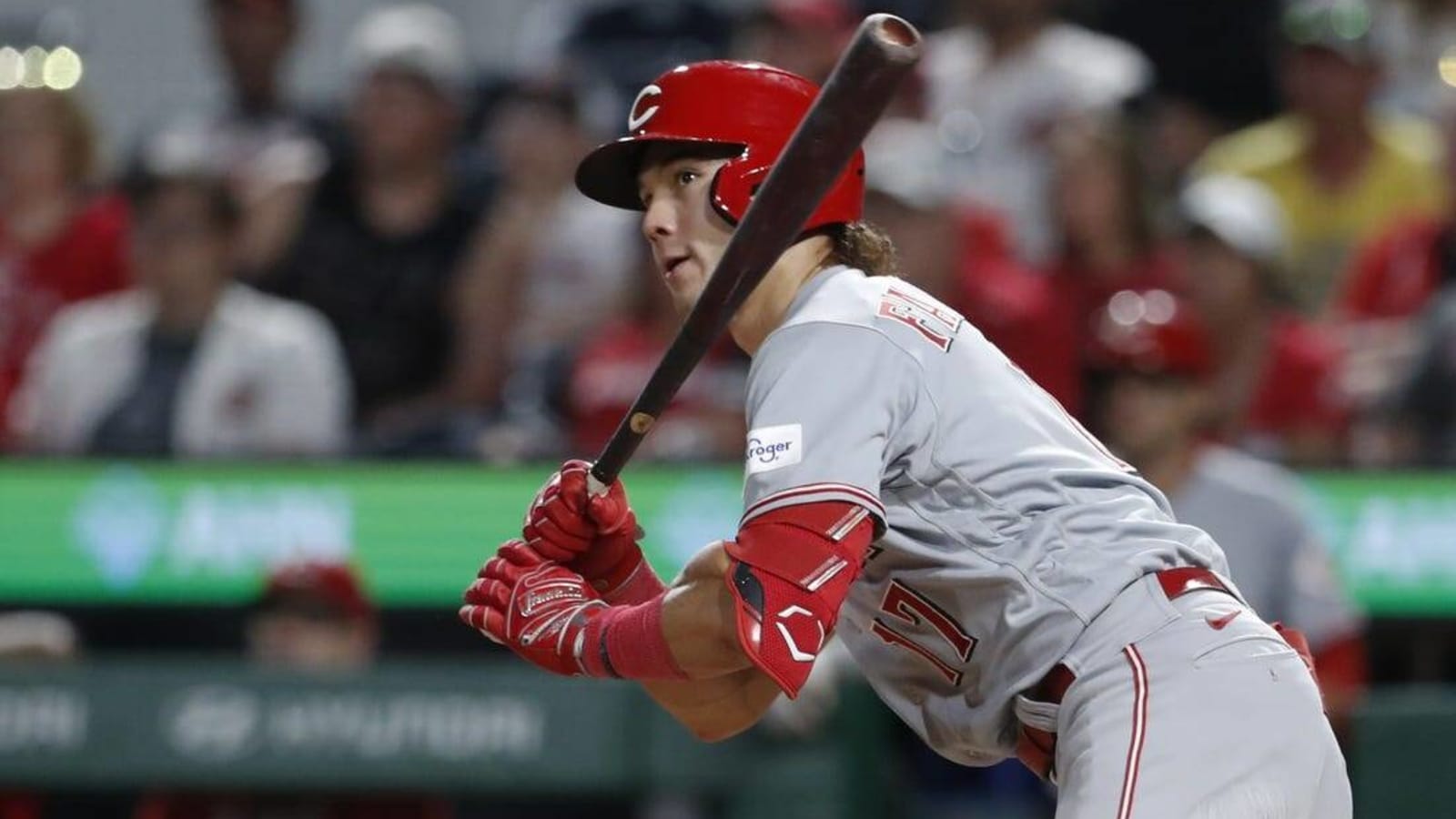 Reds rally late, earn split of twin bill with Pirates