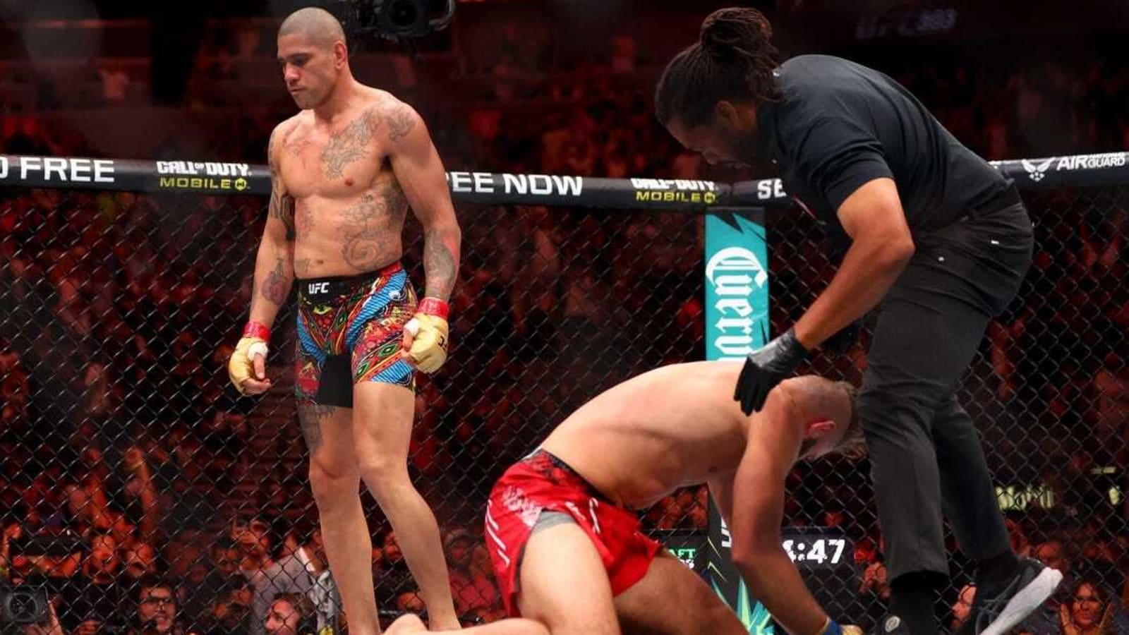 Alex Pereira hangs on to light heavyweight belt at UFC 303