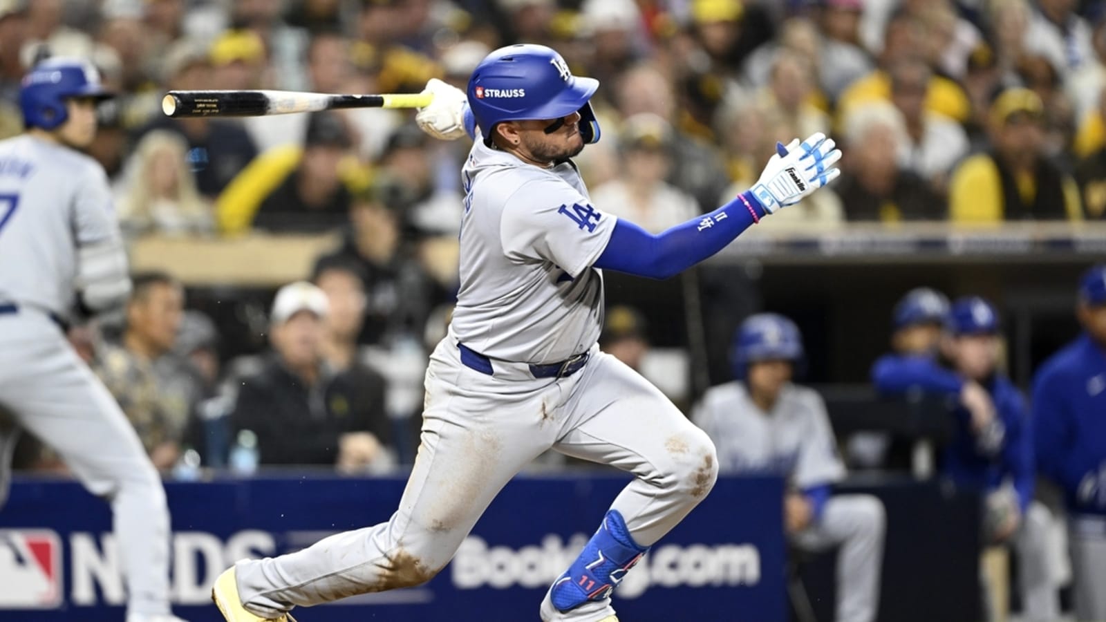 Dodgers infielder Miguel Rojas (groin) leaves Game 3