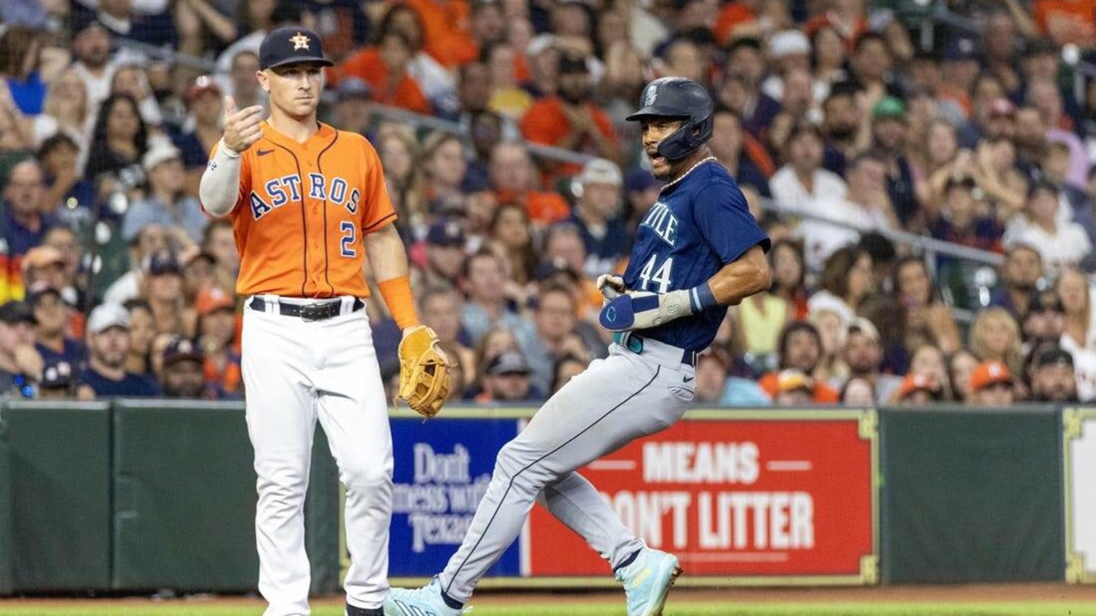 Mariners win 13th in row, top Texas 3-2 in 10 innings