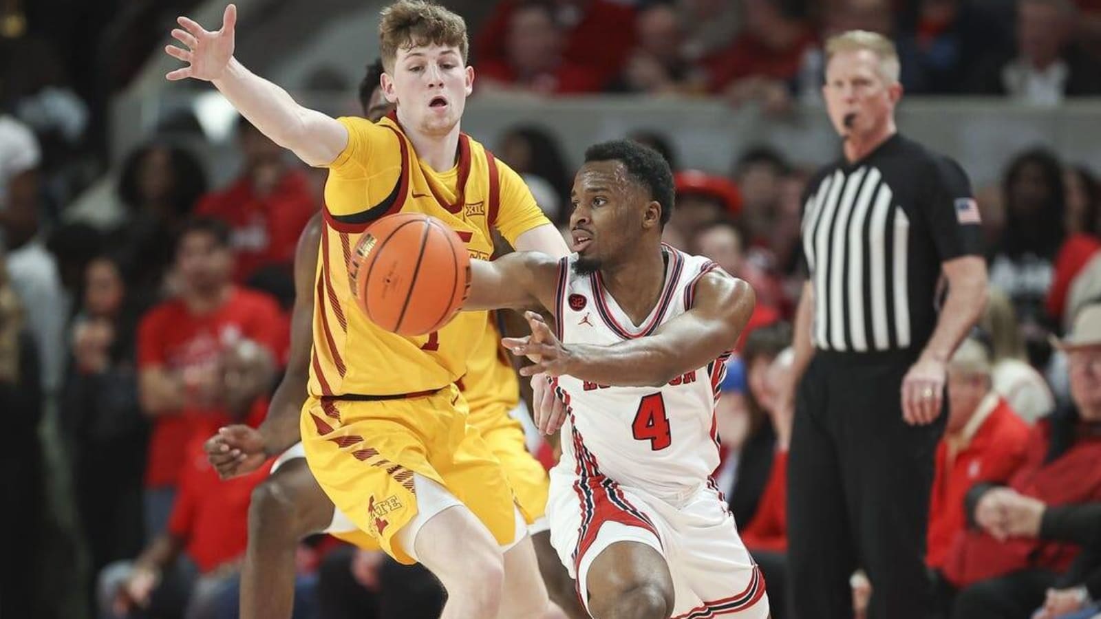 No. 2 Houston beats No. 6 Iowa St., sits alone atop Big 12