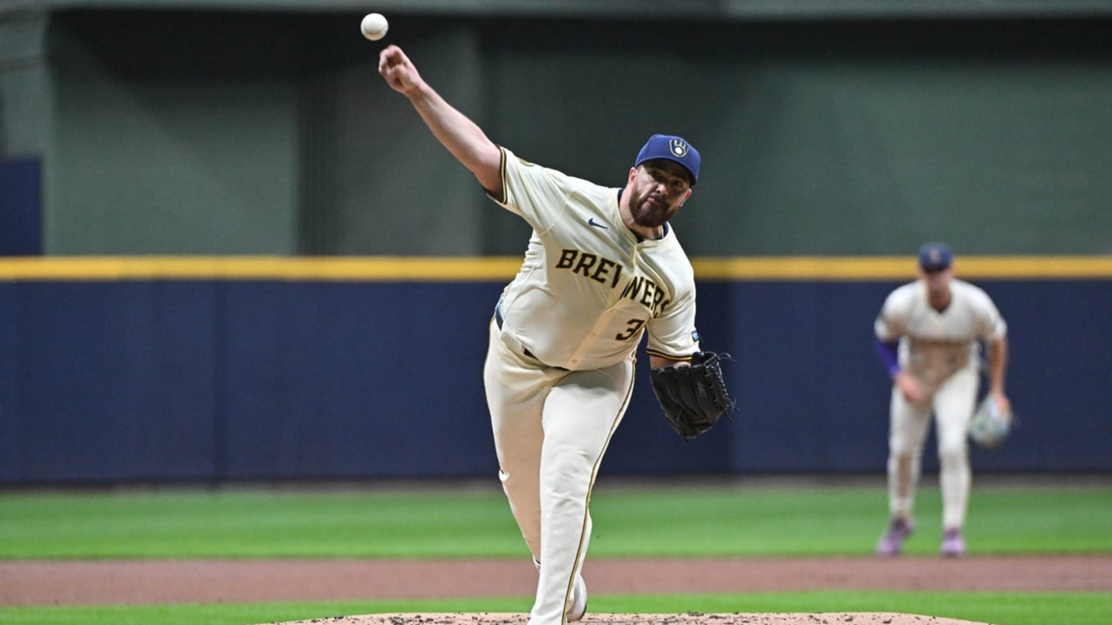 Brewers trip Phillies, close in on NL Central title