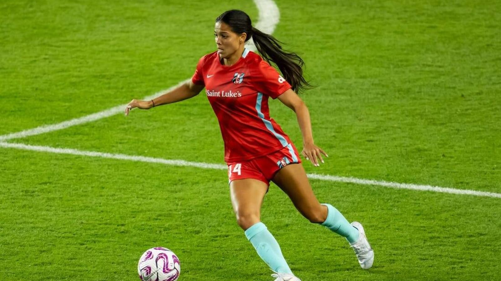 Red Stars sign M Chardonnay Curran