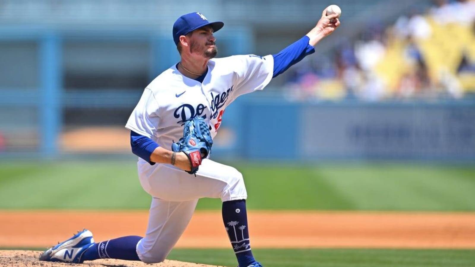 Dodgers use 6-run first to beat Nats, avoid sweep