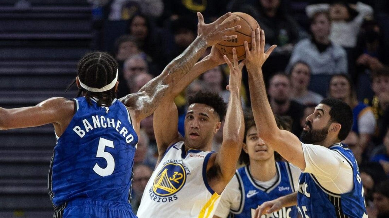 Stephen Curry powers Warriors past Magic to end slide