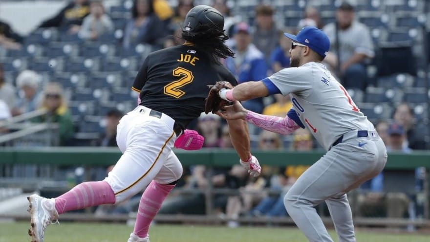 Cubs hold on for series win over slumping Pirates