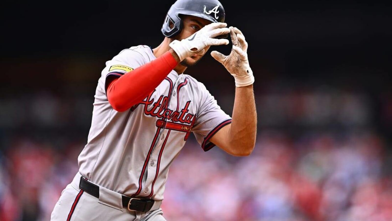 Braves pour it on with 19-hit attack to crush Phillies