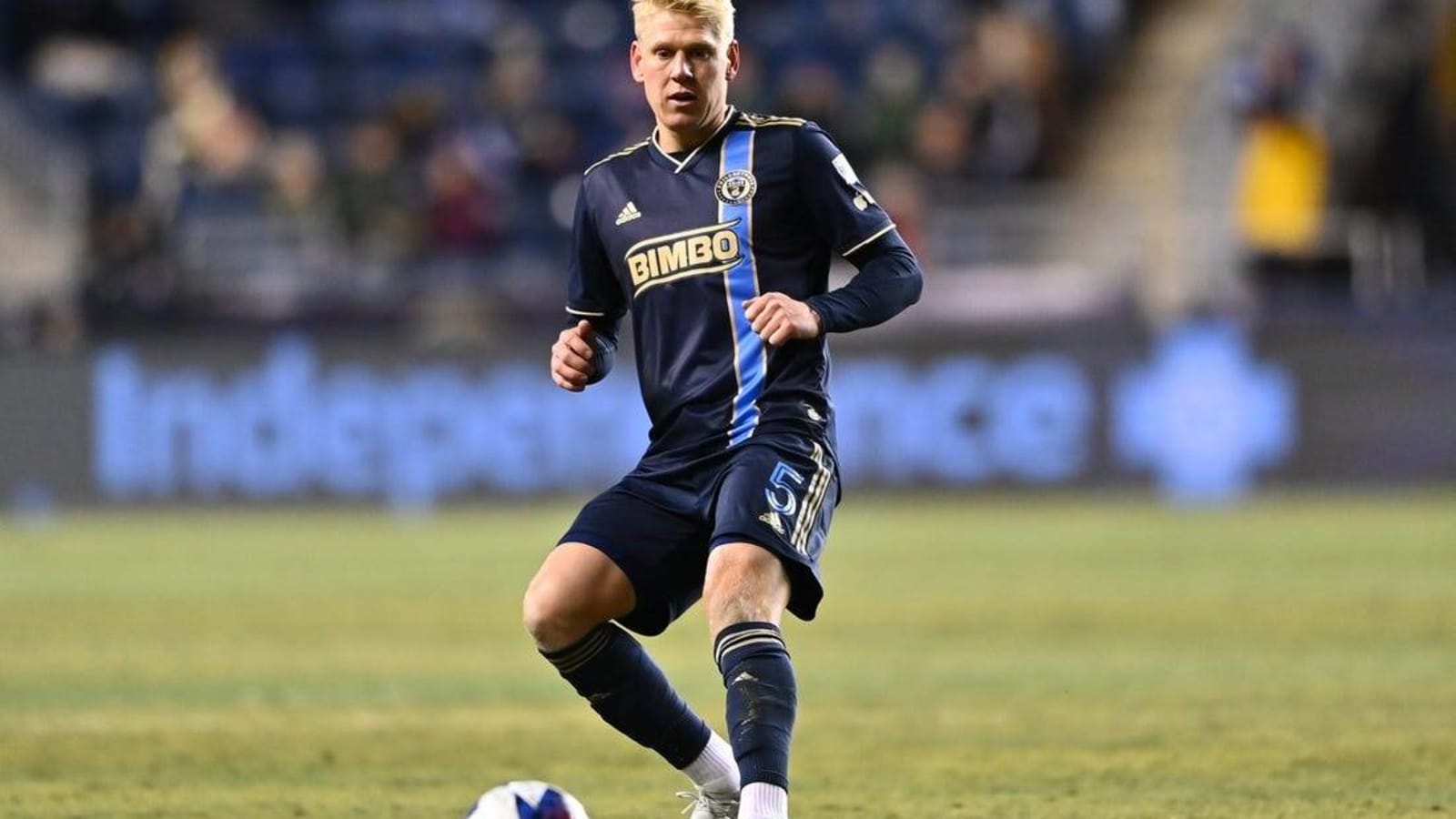 Union D Jakob Glesnes signs contract through 2025