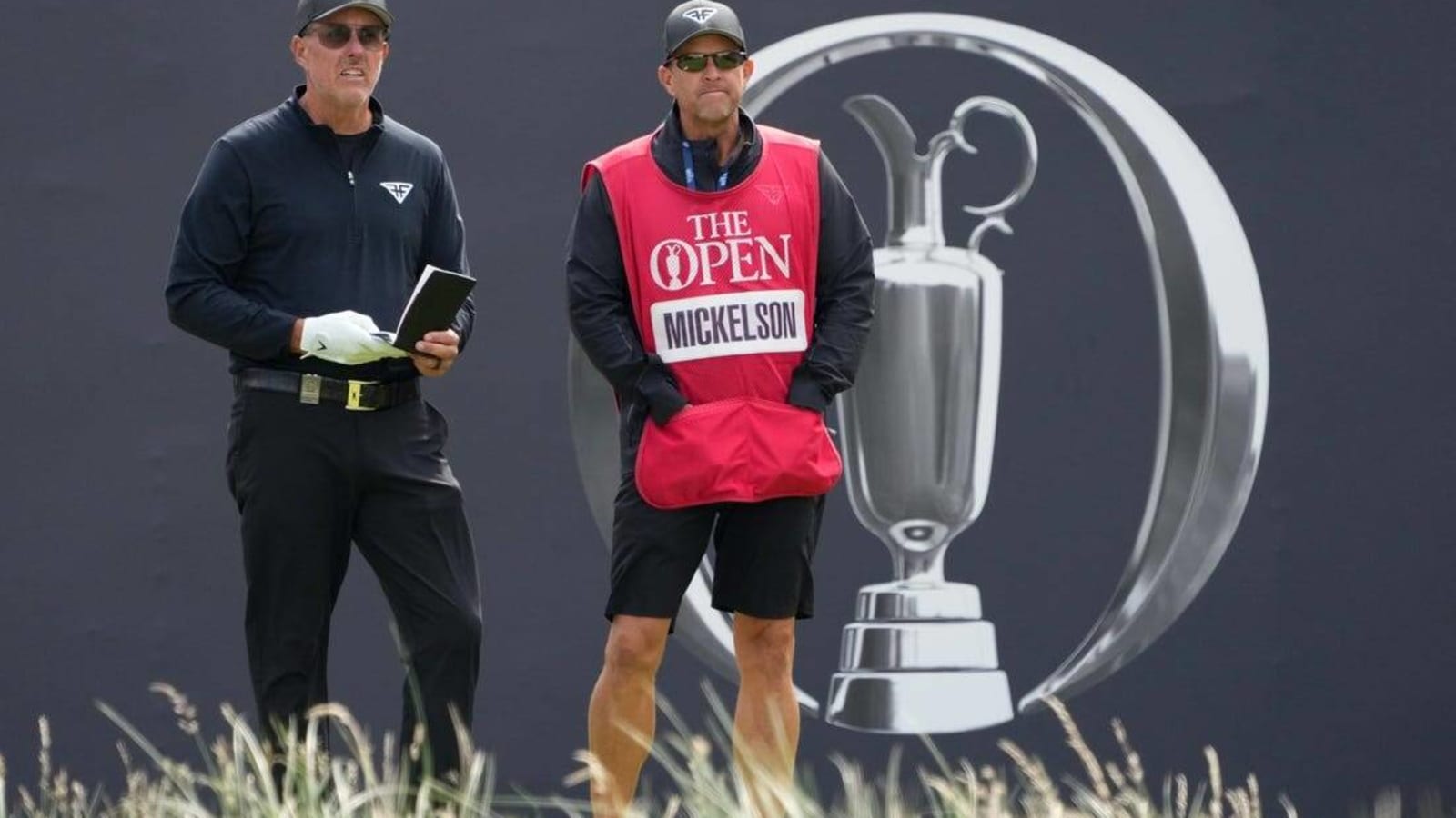 Tim Mickelson retires as brother&#39;s caddie