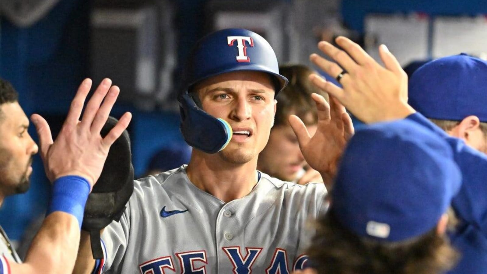 Rangers down Blue Jays, move ahead in AL wild-card race