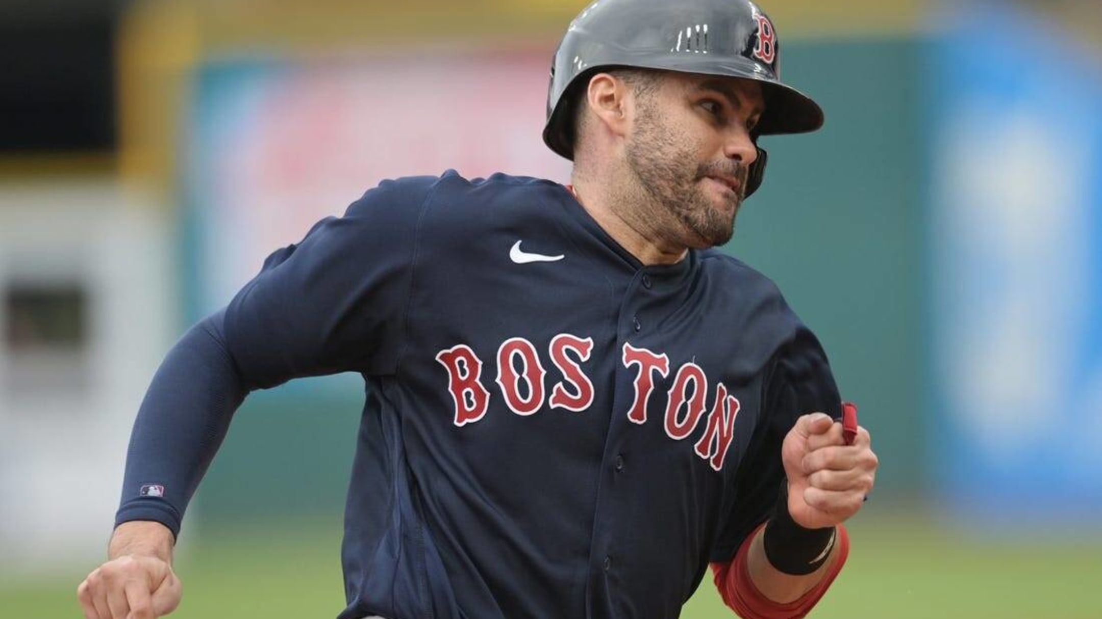 Red Sox extend winning streak to 5 with 8-3 win over Jays