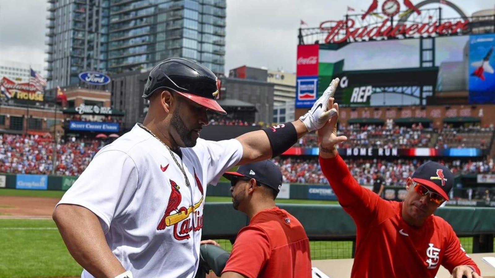 Albert Pujols slams two HRs as Cardinals beat Brewers