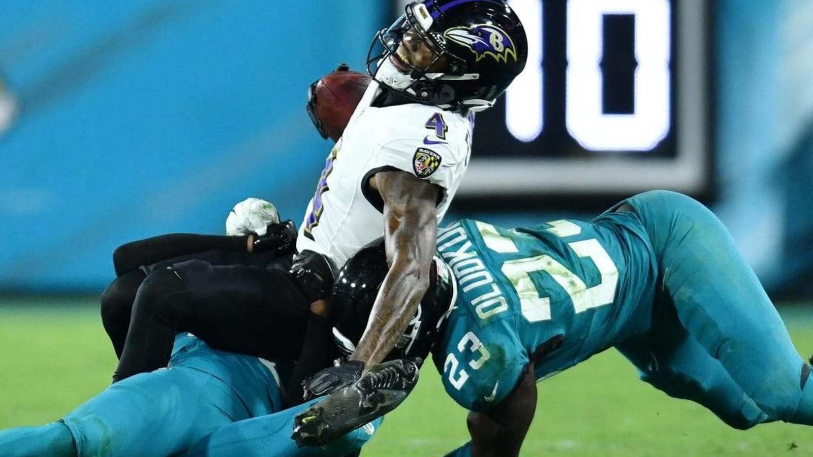 Jaguars LB Foyesade Oluokun signs contract extension