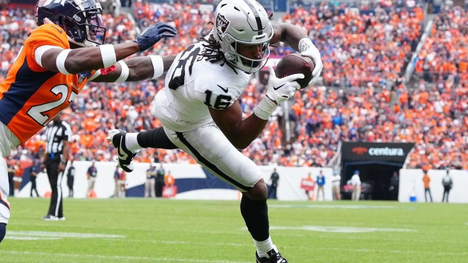 Raiders WR Jakobi Meyers being tested for concussion after big hit