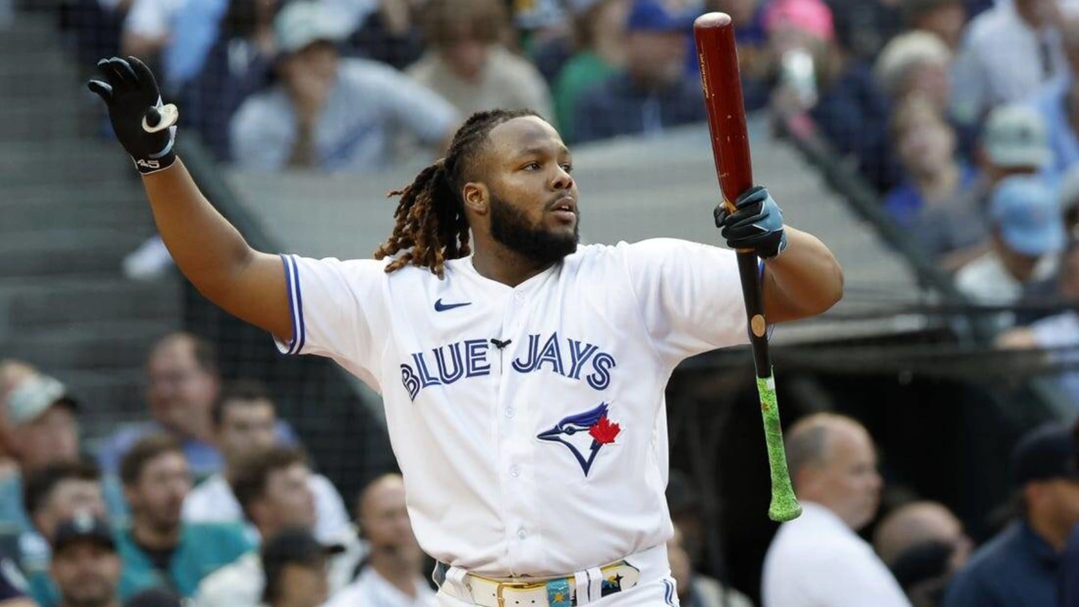 Blue Jays' Vladimir Guerrero Jr. reacts to making history with dad