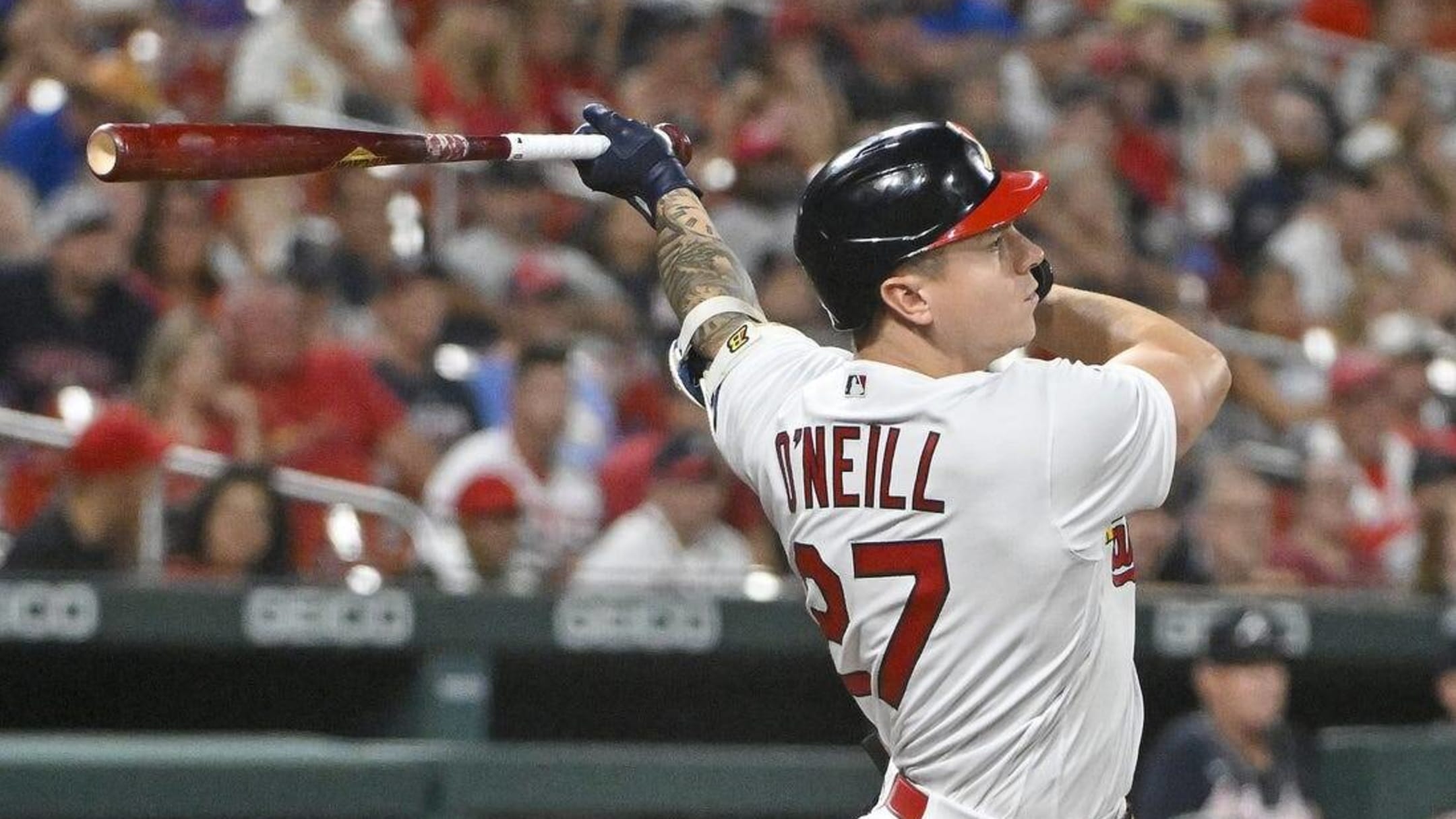 Tyler O'Neill flexes, and the Cardinals walk it off against the