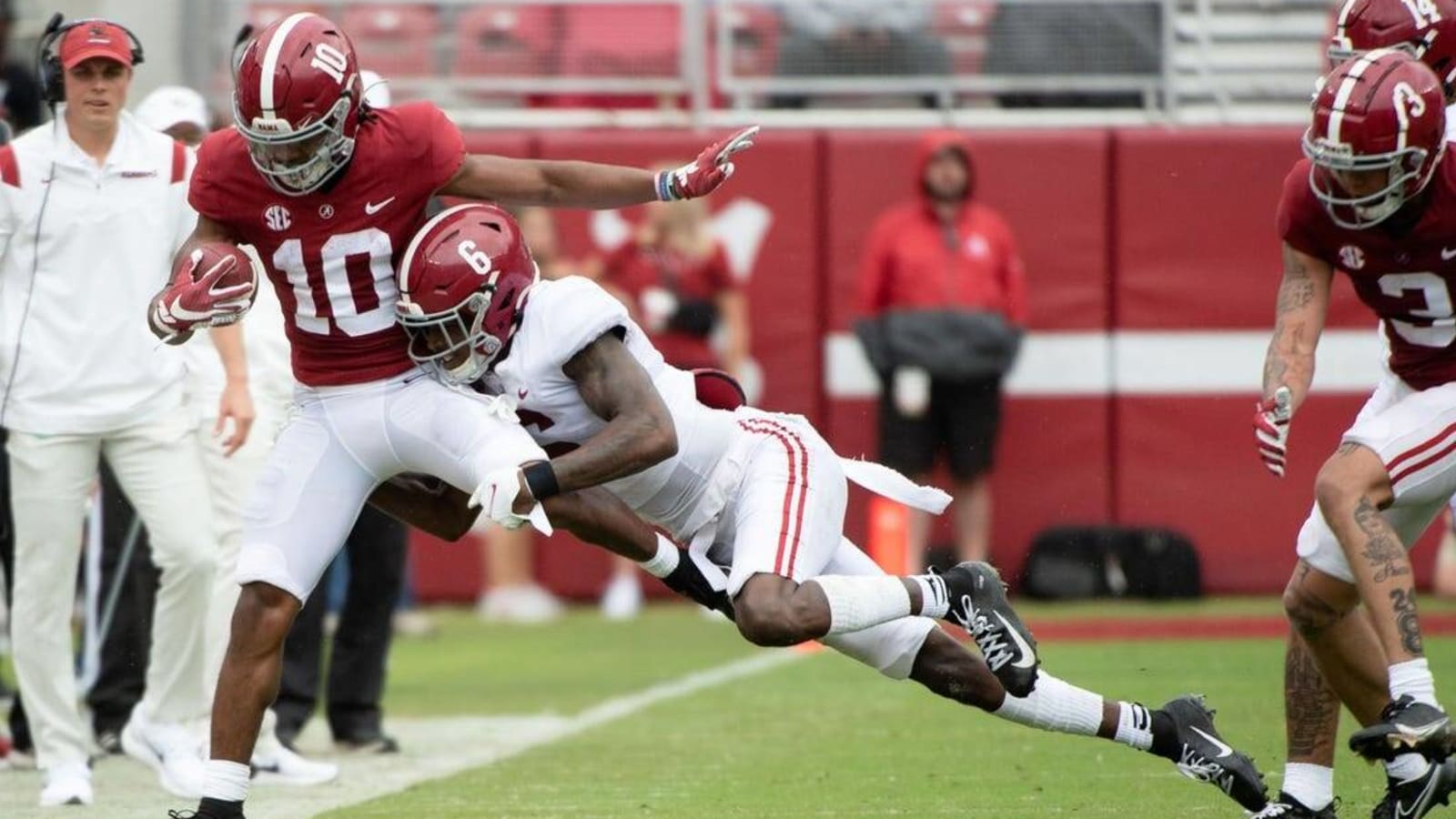 Alabama WR JoJo Earle out 6-8 weeks with foot fracture