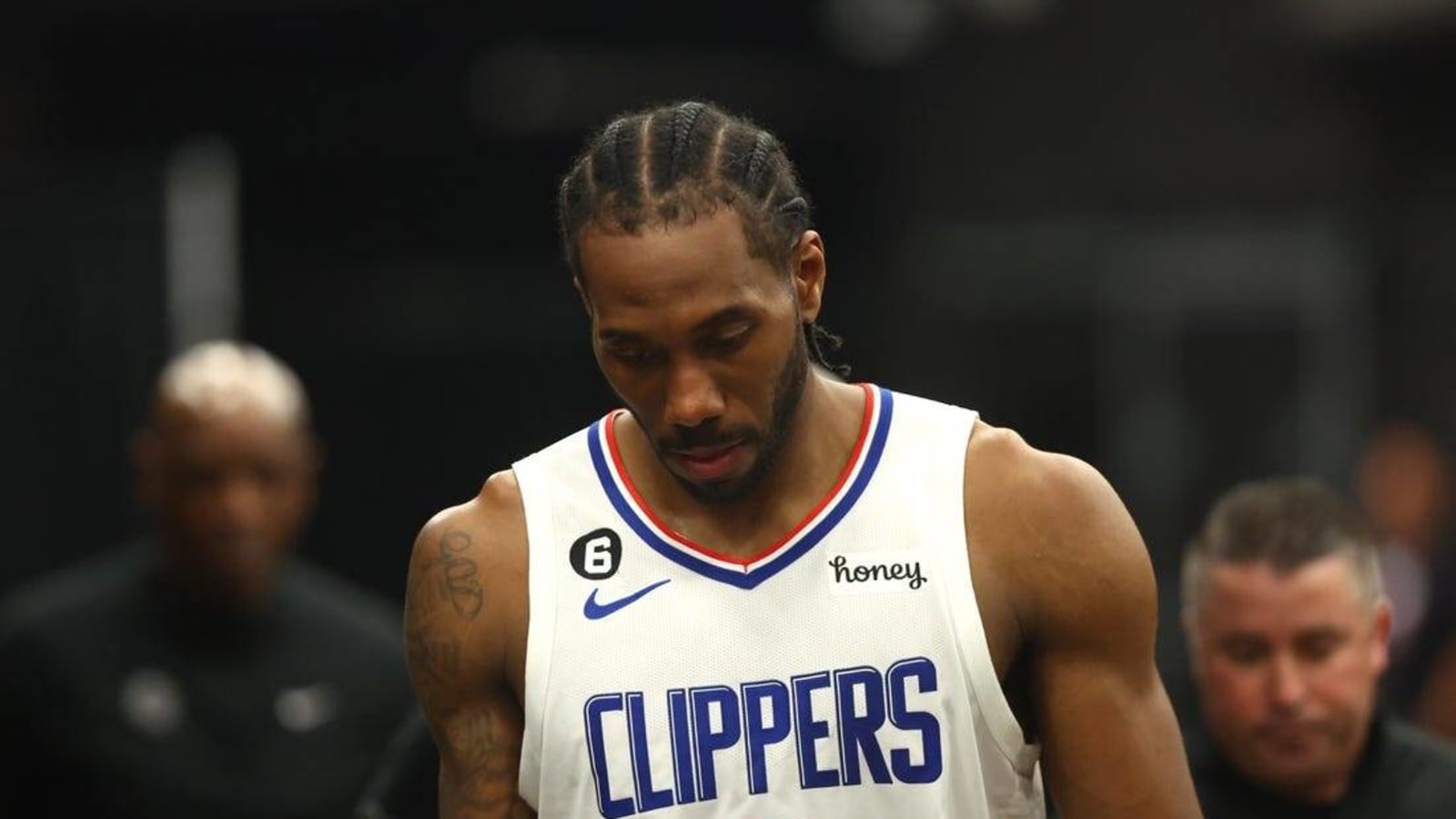 Kawhi Leonard recovering from another knee surgery