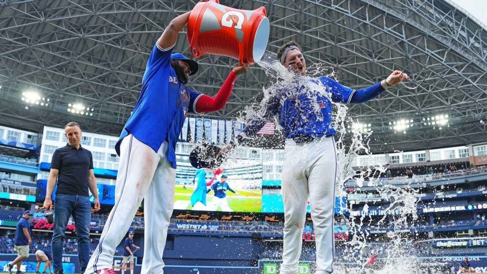 Blue Jays face White Sox, see chance for rare series win