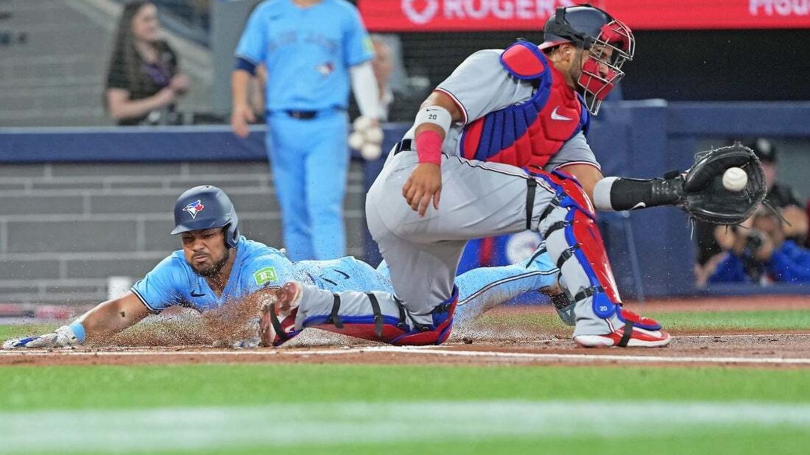 Blue Jays put away Nationals for 4th straight win
