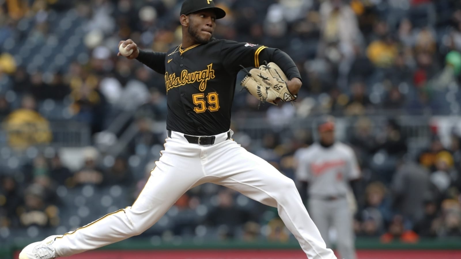 Yankees claim RHPs Roansy Contreras, Allan Winans