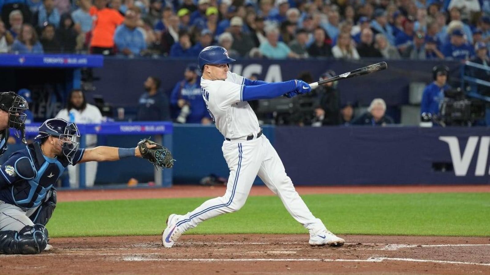 Blue Jays club Rays, close in on wild-card slot