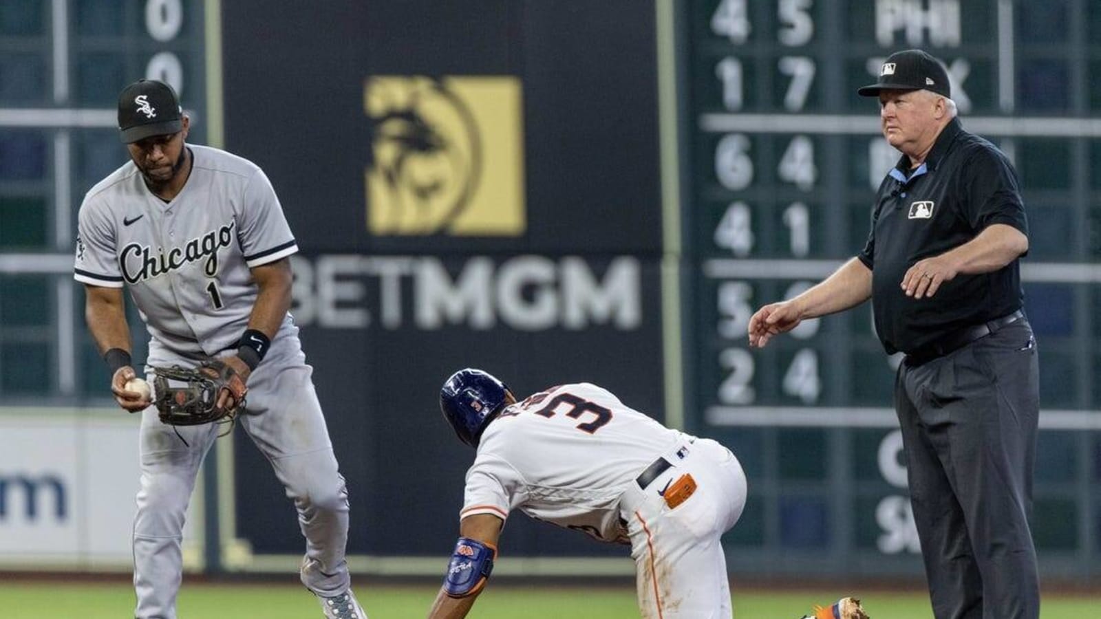 Yordan Alvarez, Kyle Tucker lead Astros over Braves