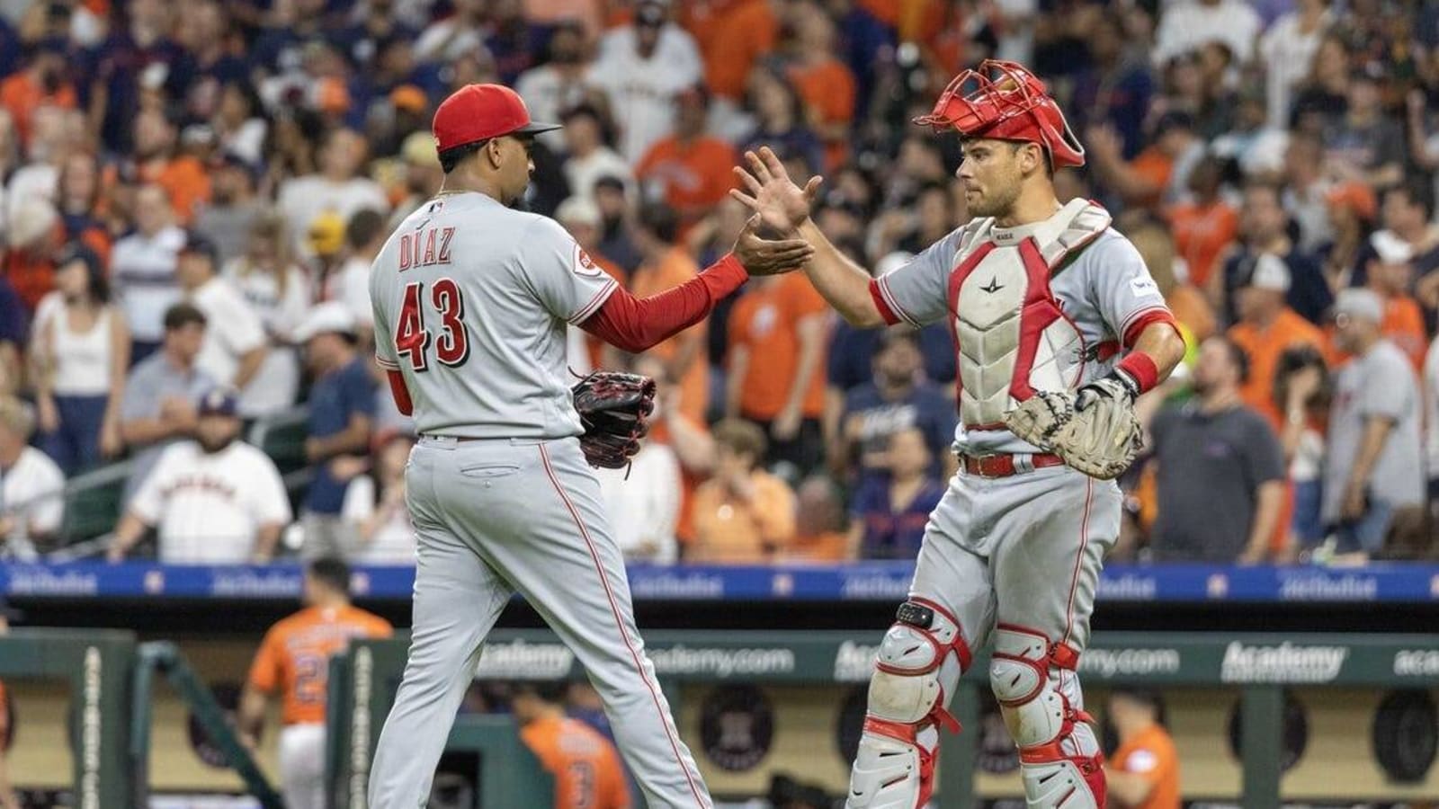 Rolling Reds shoot for series win over slumping Astros