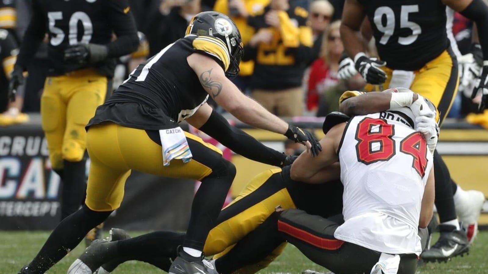 Bucs TE Cameron Brate in hospital, can move extremities after big hit