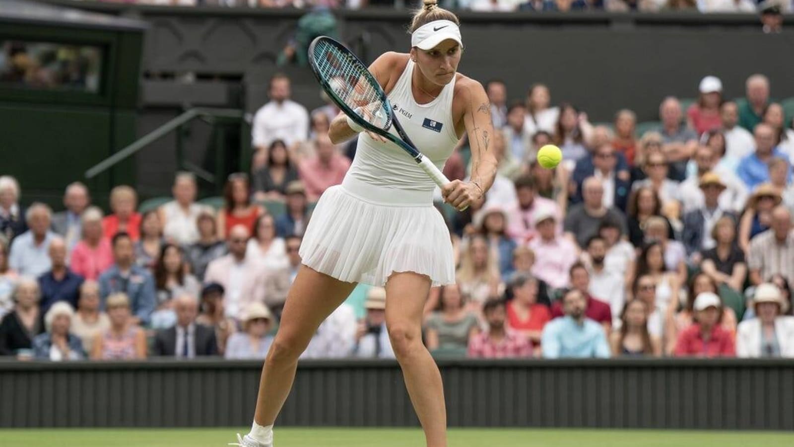 Marketa Vondrousova stuns favored Ons Jabeur at Wimbledon