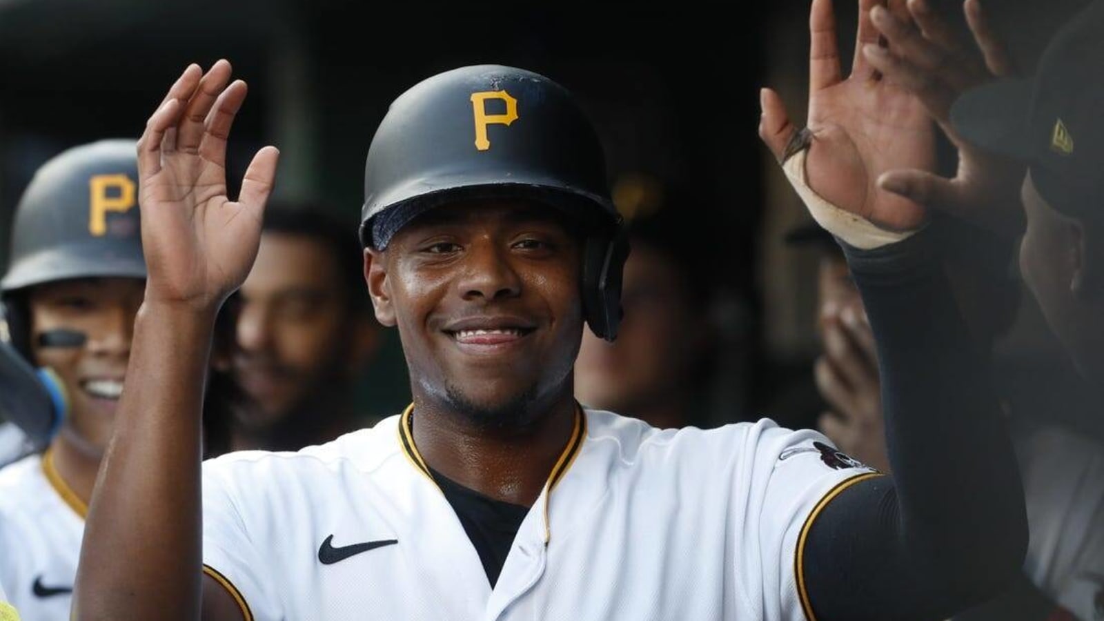 Pirates 3B Ke&#39;Bryan Hayes (back) activated from IL
