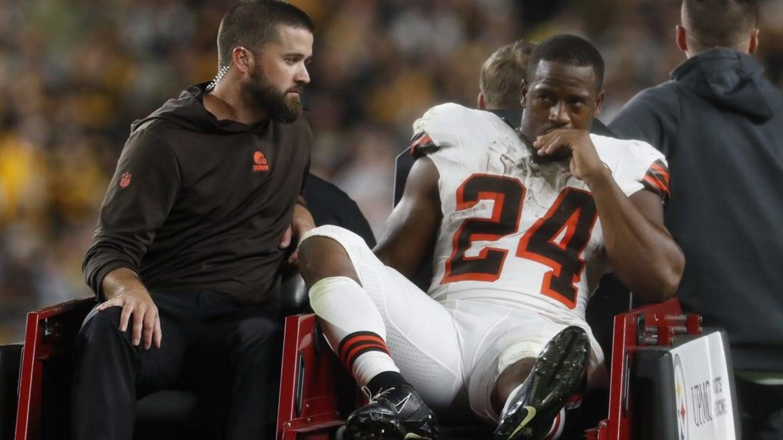 Browns GM, RB Nick Chubb to huddle, talk contract