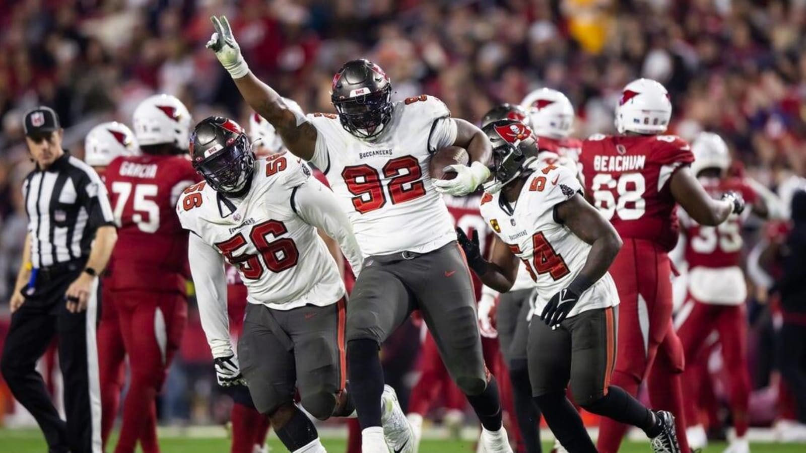 Buccaneers DL William Gholston to return for 11th season