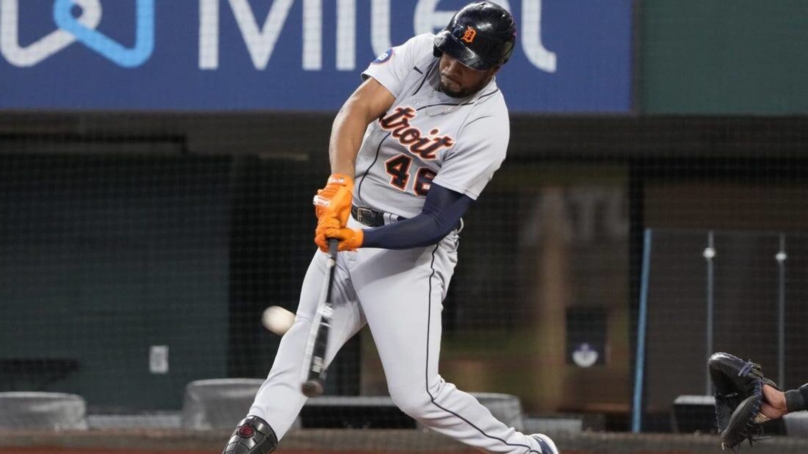 Harold Castro records five RBIs as Tigers hold off Rangers