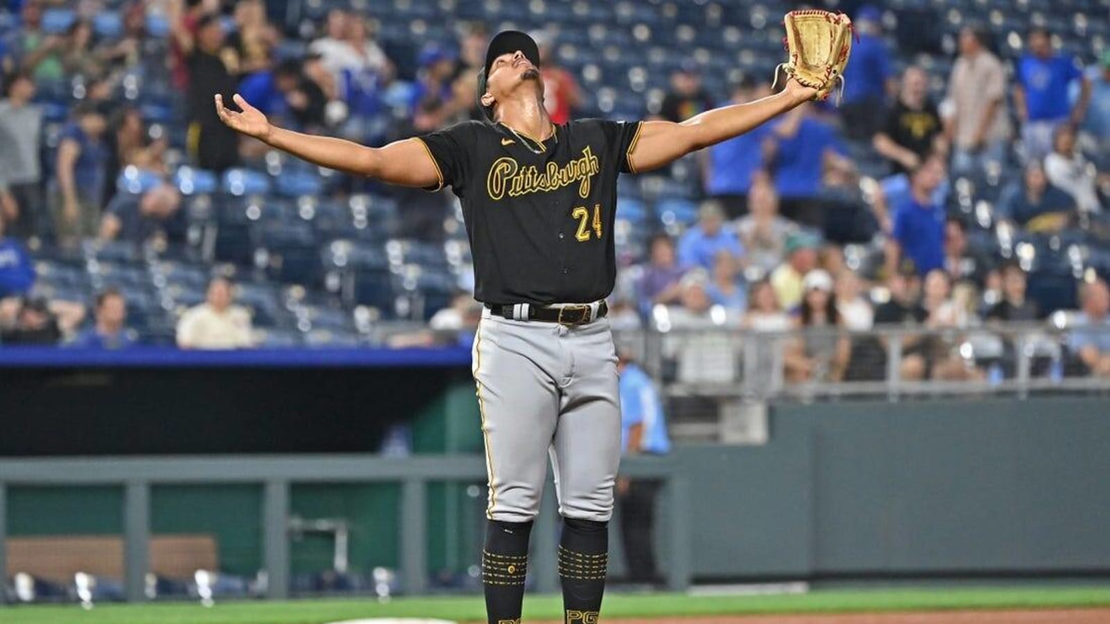 Pirates&#39; Johan Oviedo aims to follow up gem in clash vs. Cards