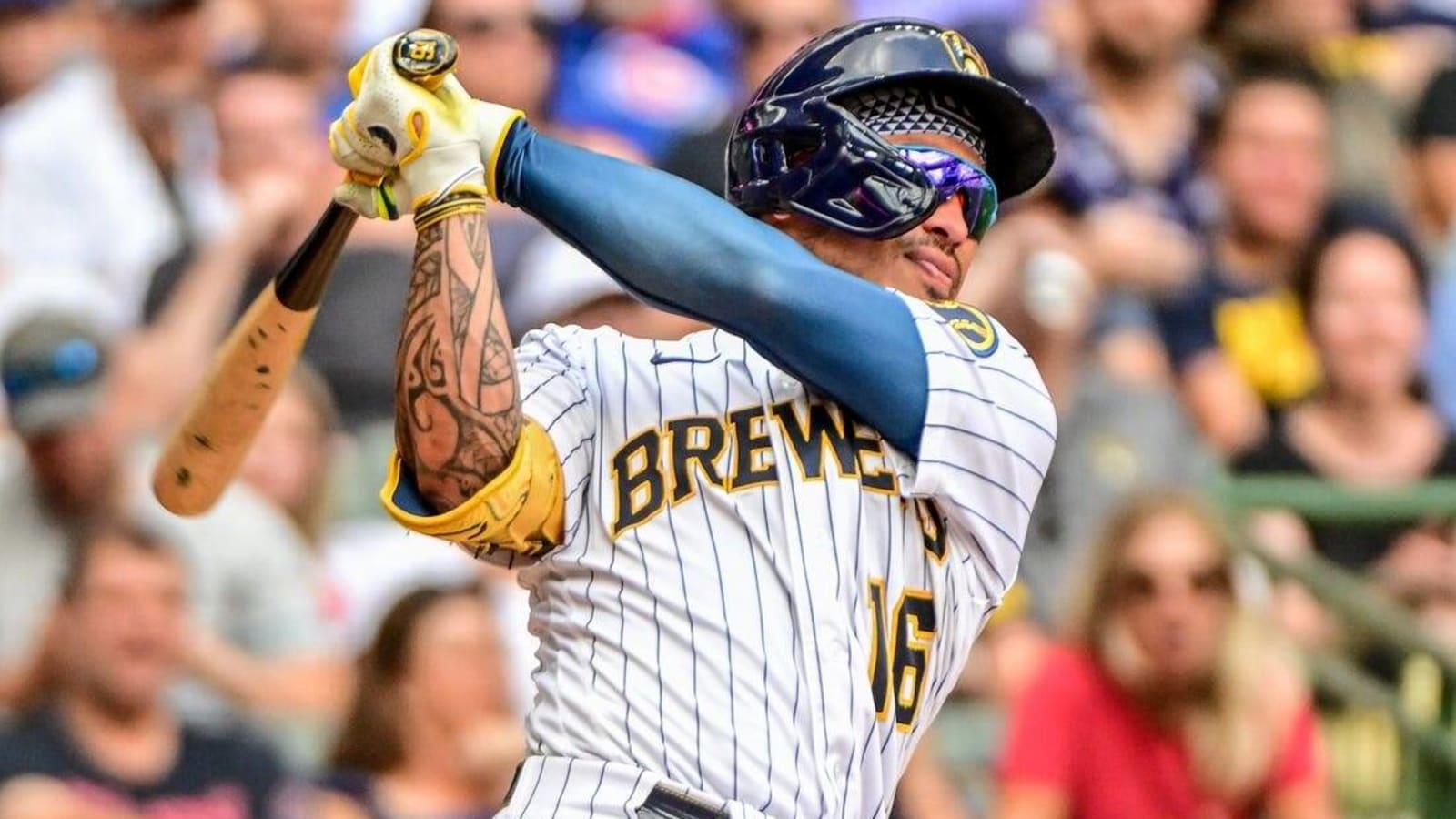 Brewers outslug Cubs to take series