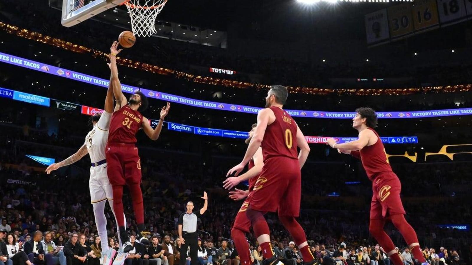 NBA roundup: Cavs down Lakers for 8th straight win