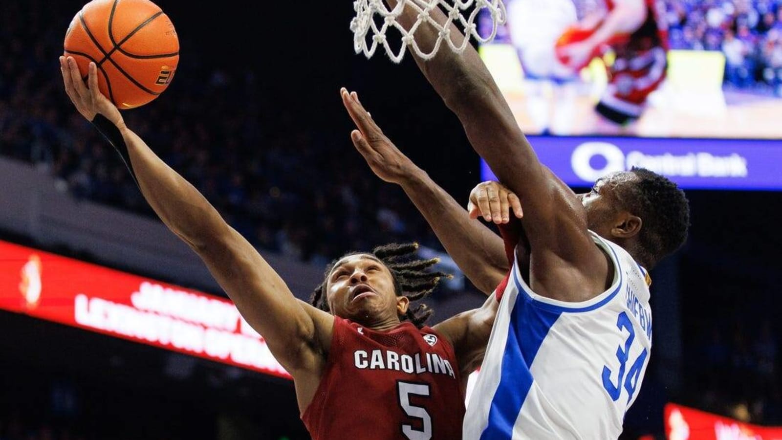 South Carolina holds off Kentucky in stunning upset