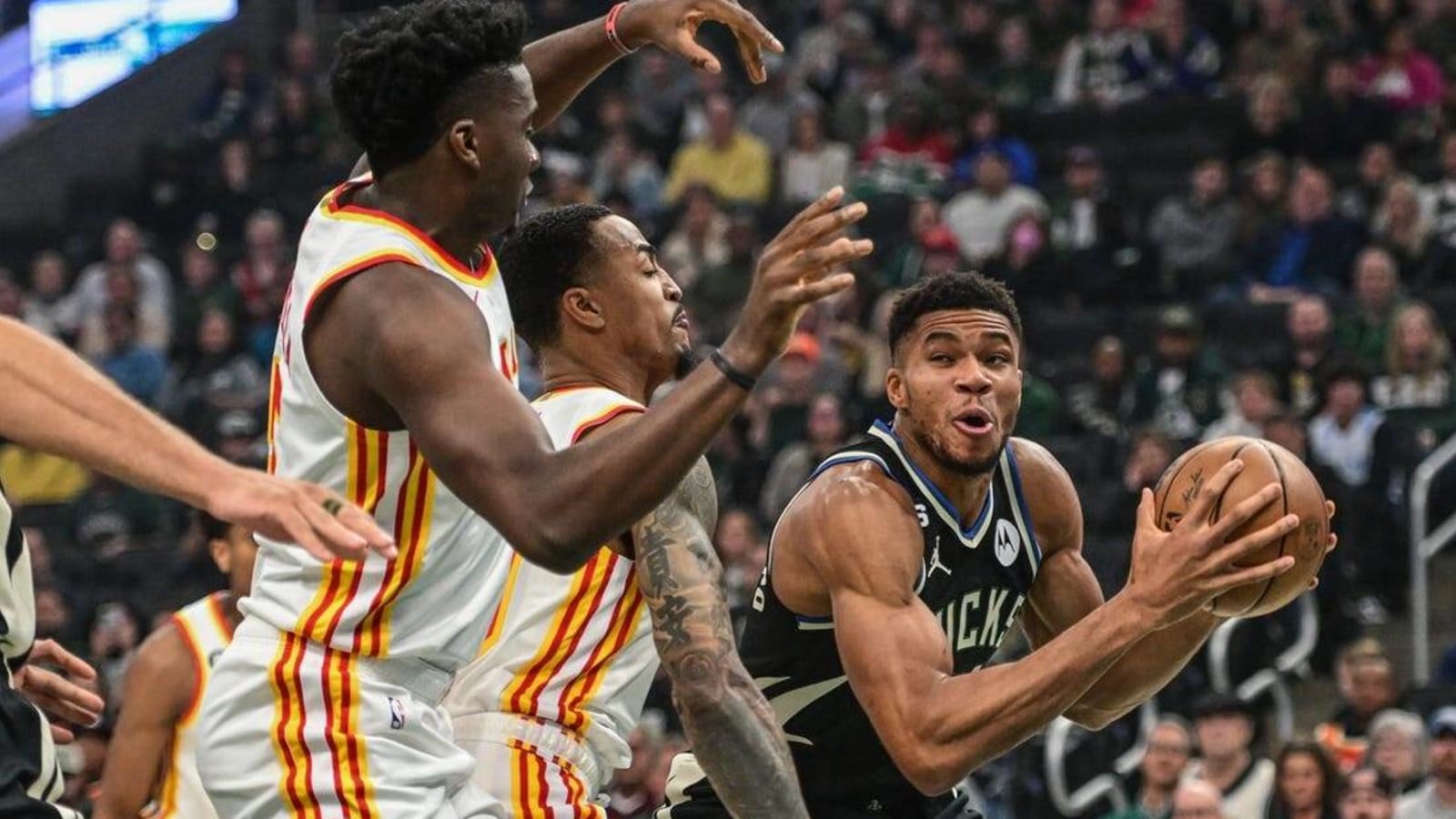 Giannis Antetokounmpo, Jrue Holiday each score 34 as Bucks edge Hawks